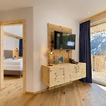 Ξενοδοχείο Zirbenhof 4*