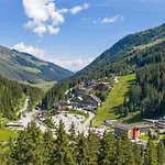 Zirbenhof Hotel 4*